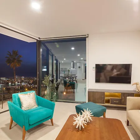 200m² New D With Private, Heated Pool And Amazing Ocean View. 빌라 아데제
