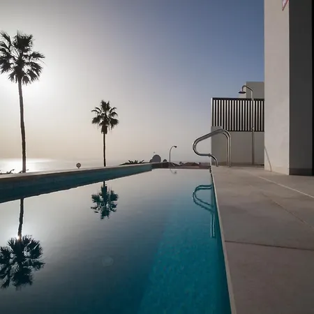 200m² New D With Private, Heated Pool And Amazing Ocean View. 빌라 아데제